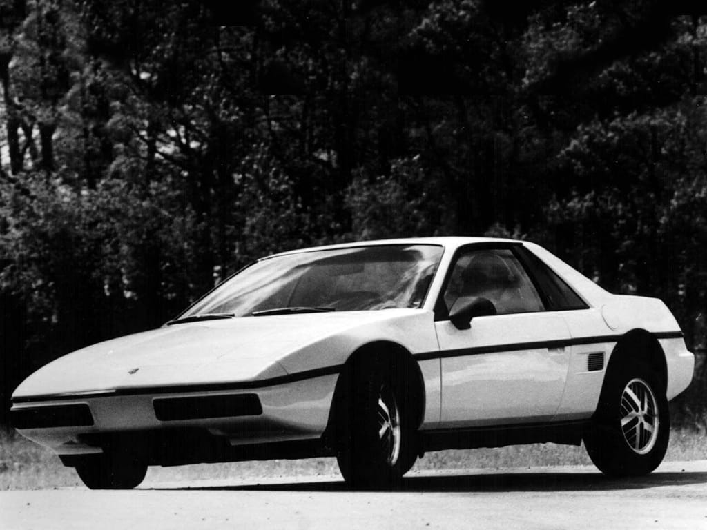 La Pontiac Fiero vue de devant