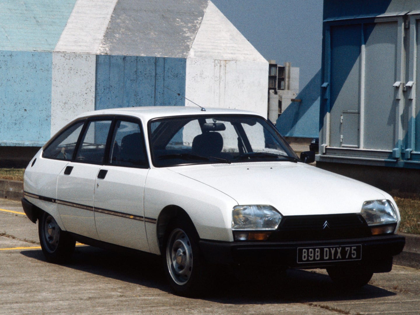 Citroën GSA blanche de trois quart avant