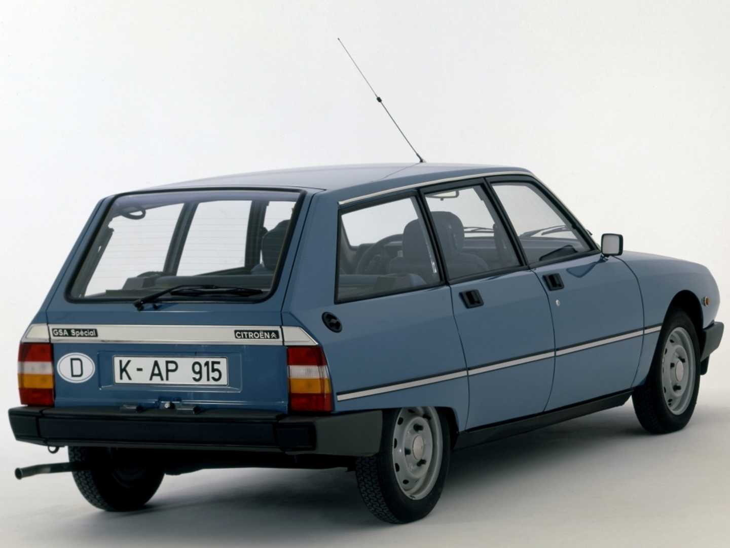 Citroën GSA break bleue de trois quarts arrière