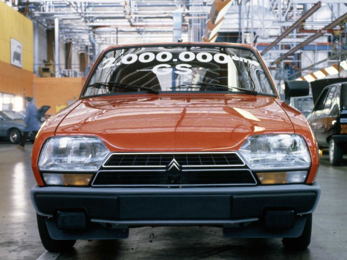 Citroën GSA de face dans l'usine de production