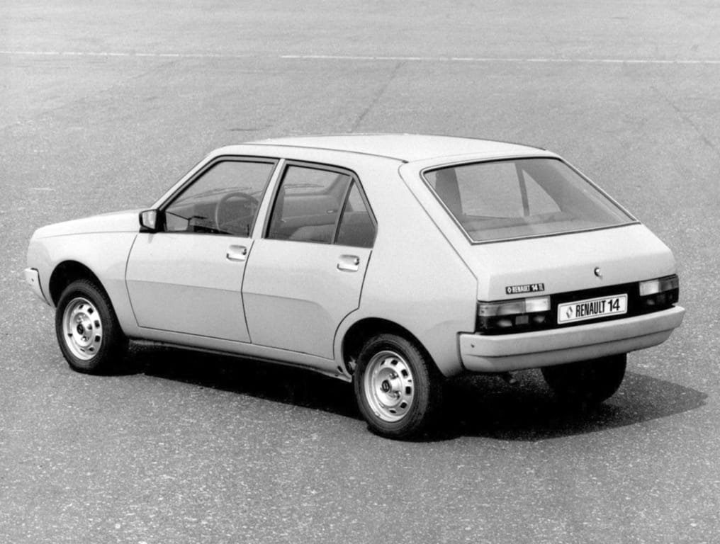 Renault 14 vue de trois quarts arrière
