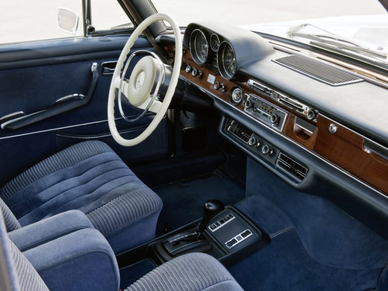 Vue intérieur Mercedes-Benz 280 SE