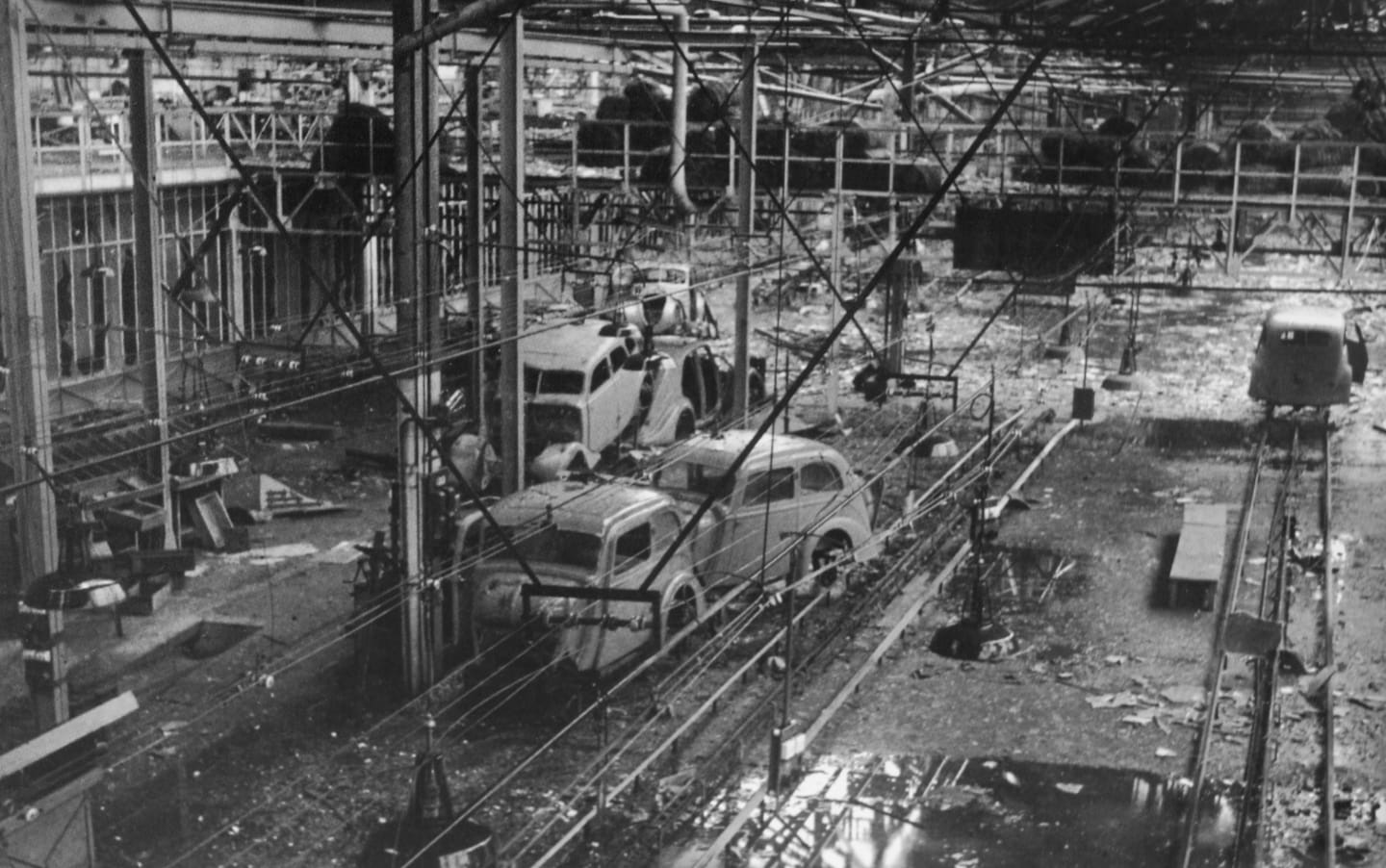 L’usine Peugeot après les bombardements alliés