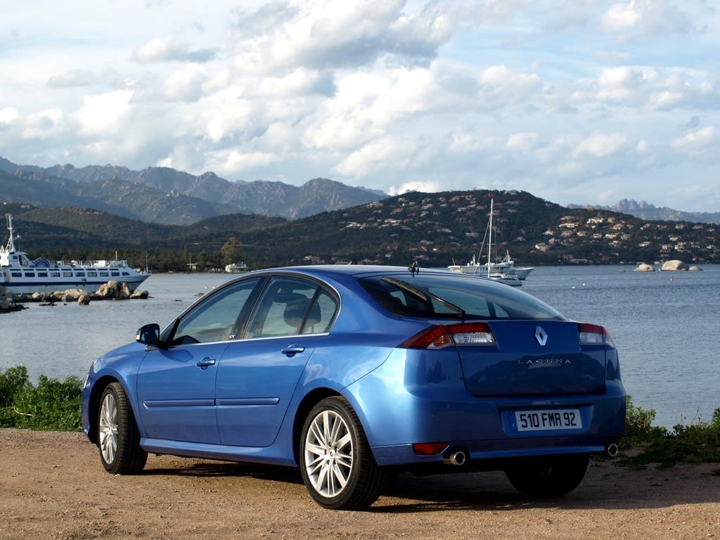 Renault Laguna GT bleue vue de derrière