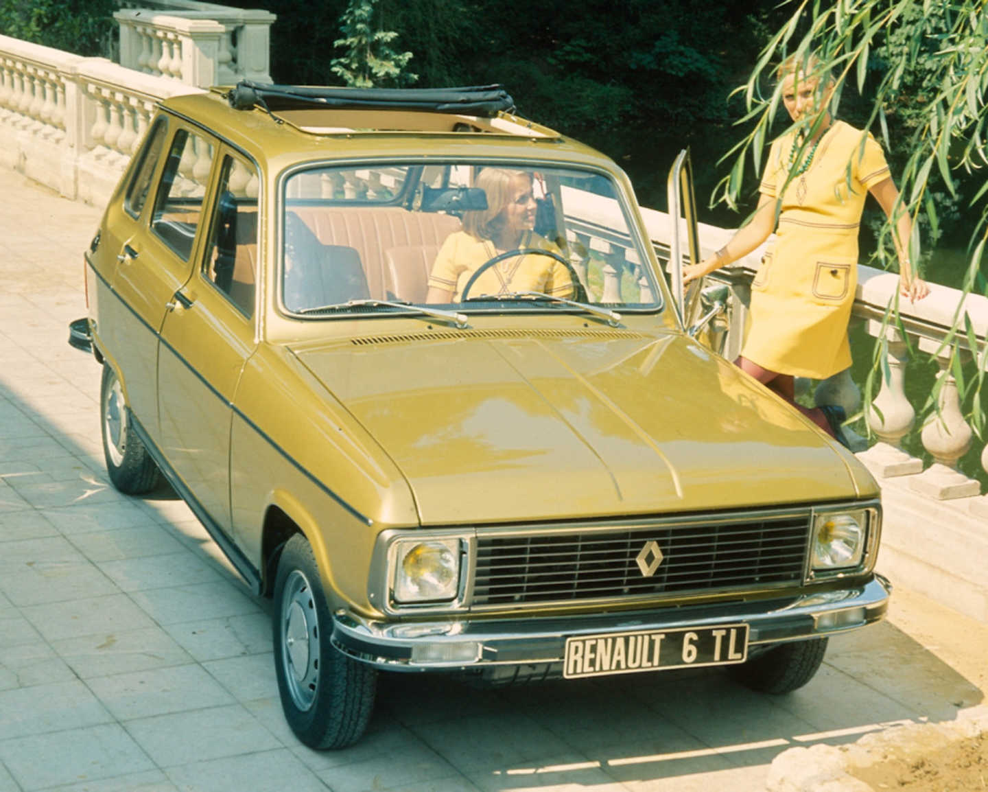 Renault 6 TL jaune de face