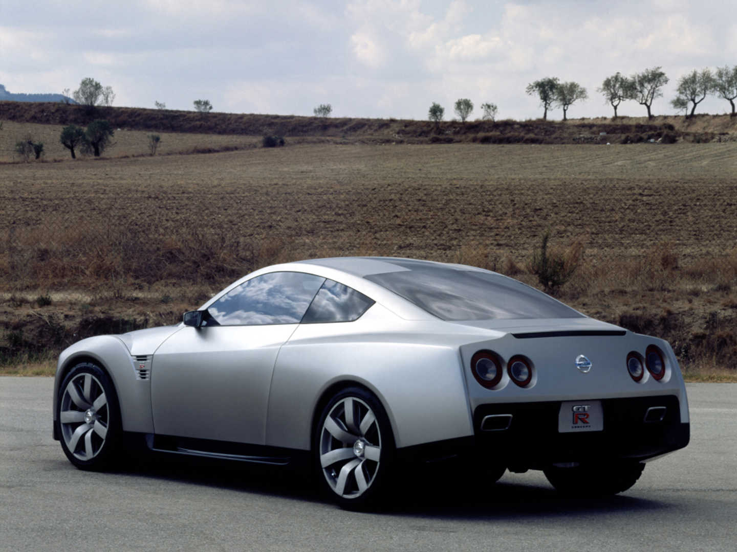 La Nissan GT-R Proto Concept de 2001 vue de derrière