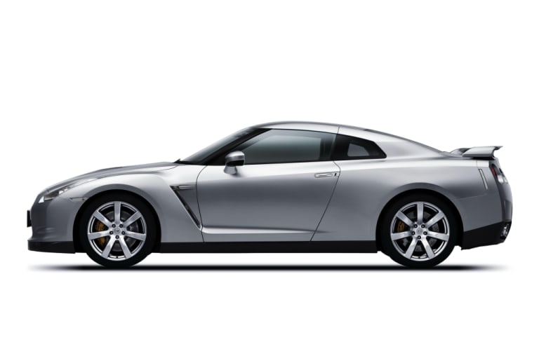 Nissan GT-R vue de profil