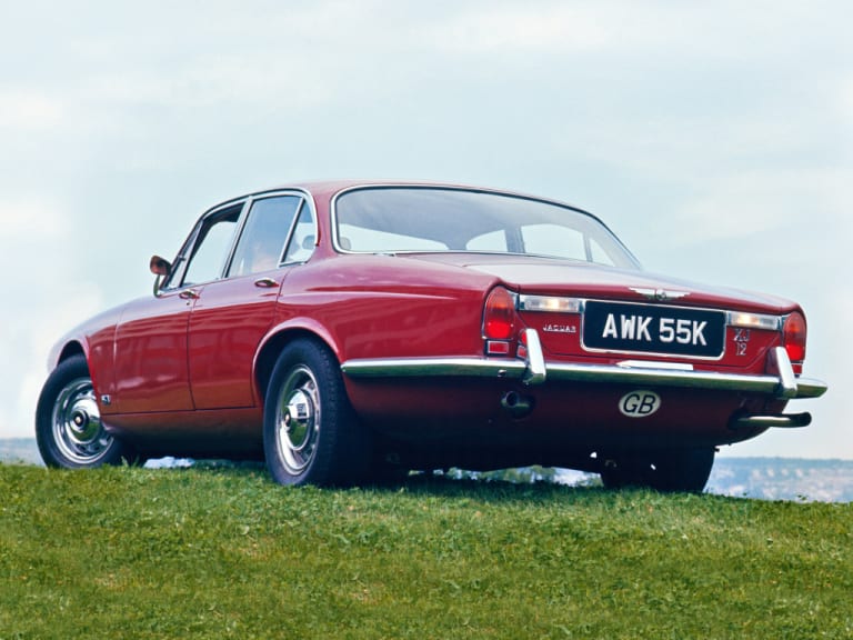 Jaguar XJ12 vue de derrière