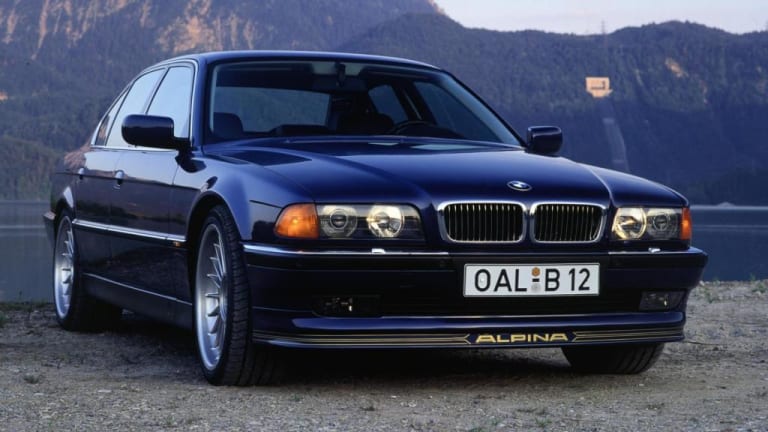 Alpina bleue vue de face