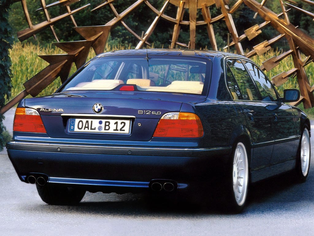 Vue arrière d'une Alpina B12 6,0