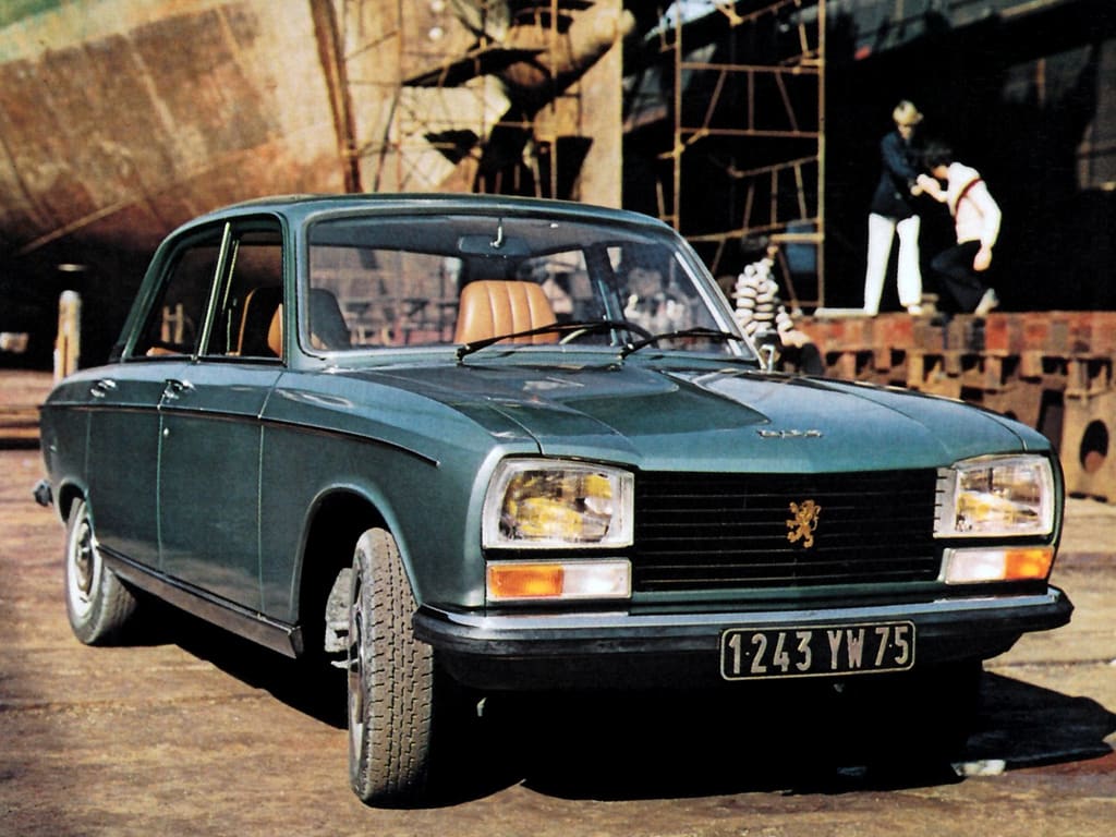 Peugeot 304 S vue de trois quarts avant