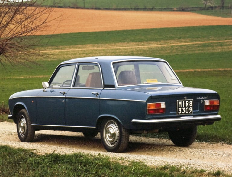 Peugeot 304 S vue de trois quarts arrière