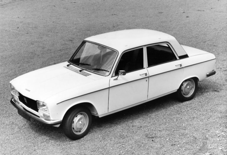 Peugeot 304 S vue de haut, photo en noir et blanc