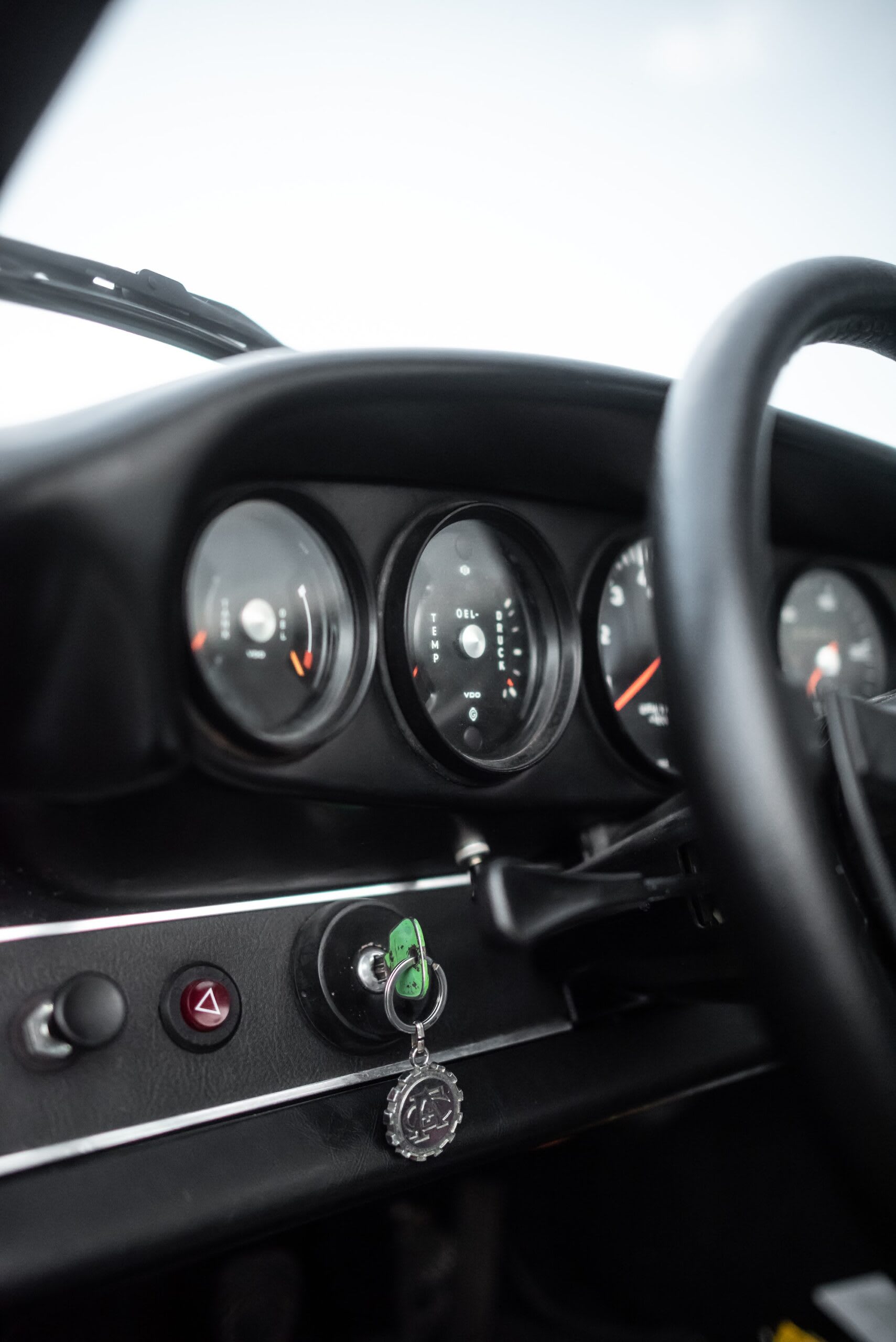 Zoom sur les compteurs de la Porsche