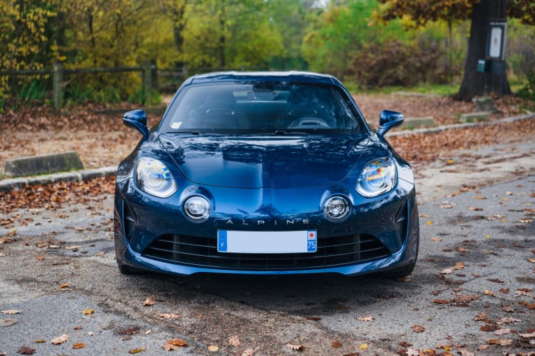Vue de face de l'Alpine A110