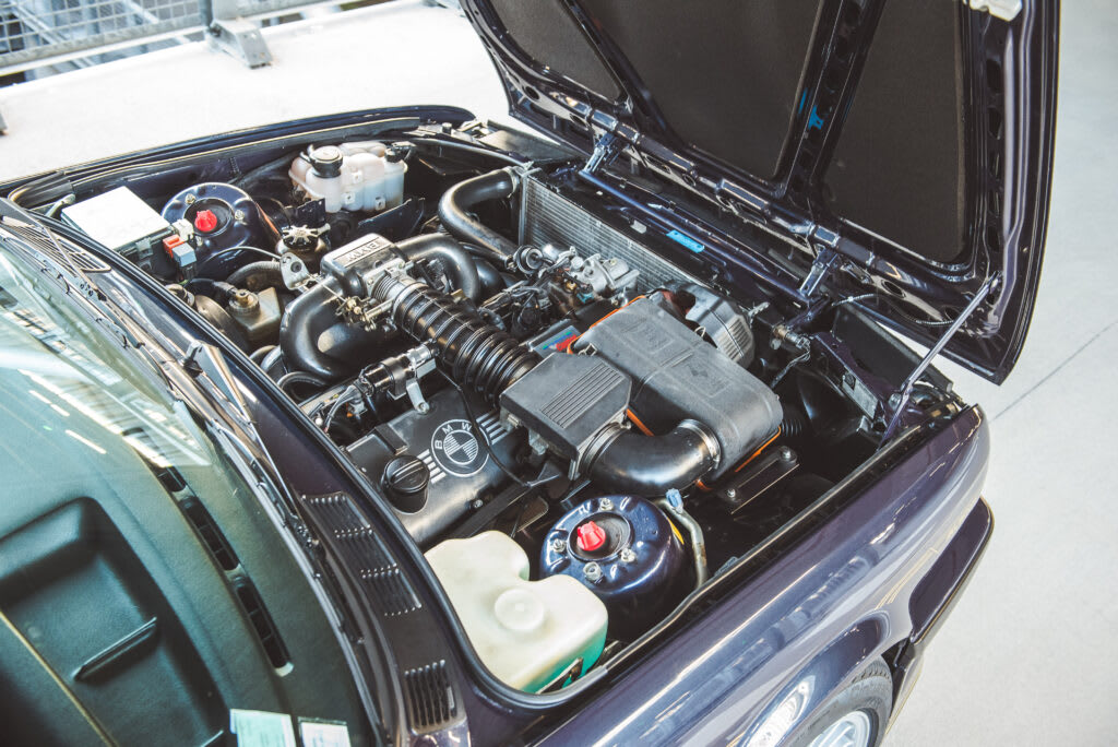 Baie moteur Alpina B6
