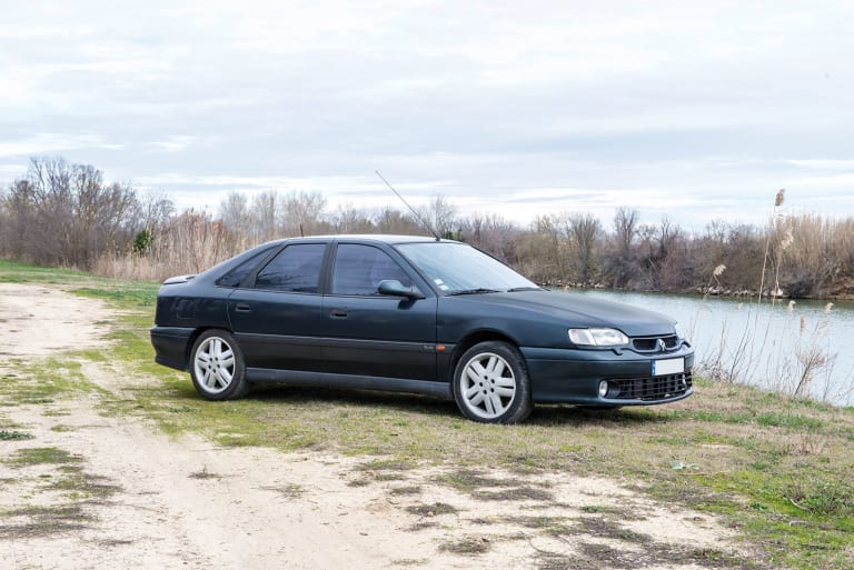 Renault Safrane Biturbo 1994 "Louis Nicollin" : la bonne affaire aux enchères ?