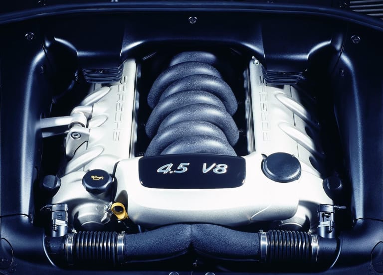 02_Porsche-955-Cayenne-S-Engine-bay.jpg