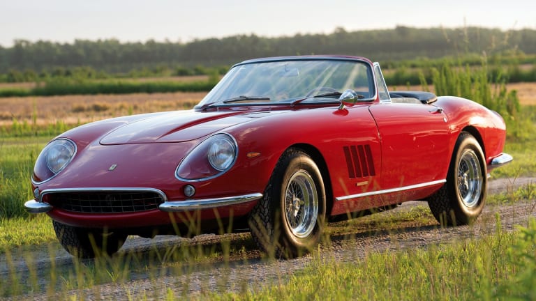 Ferrari 275 GTS/4 Spyder NART : un séduisant accident de l’histoire