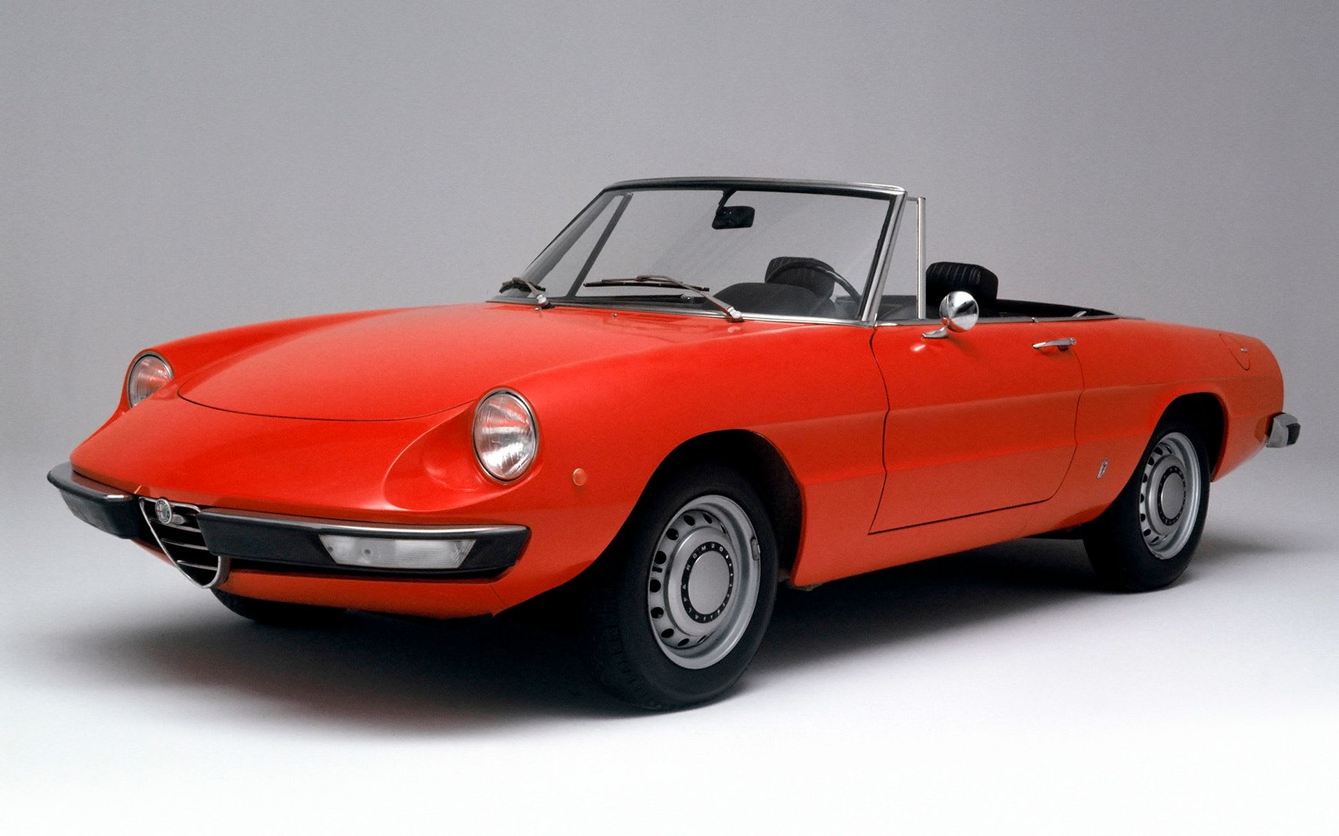 Alfa Romeo : les 60 ans du Spider