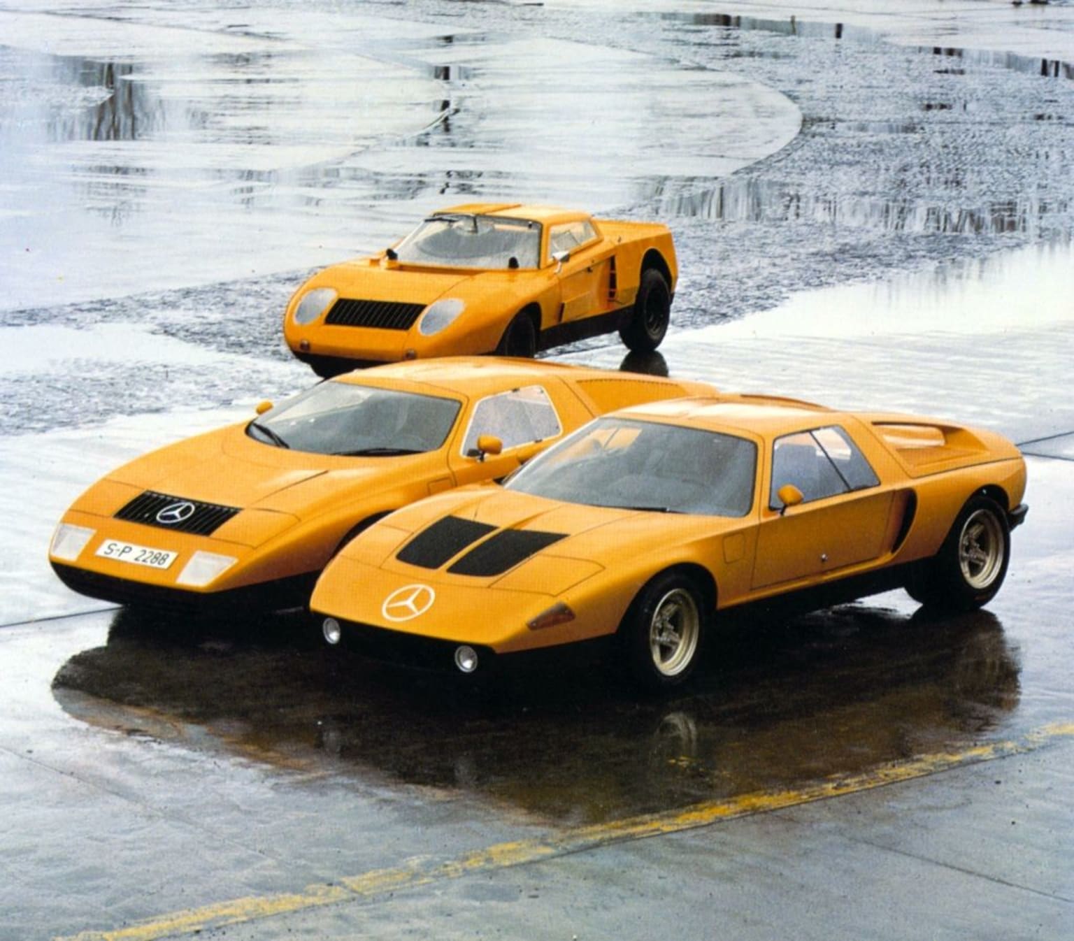 Mercedes C111 : les flèches oranges