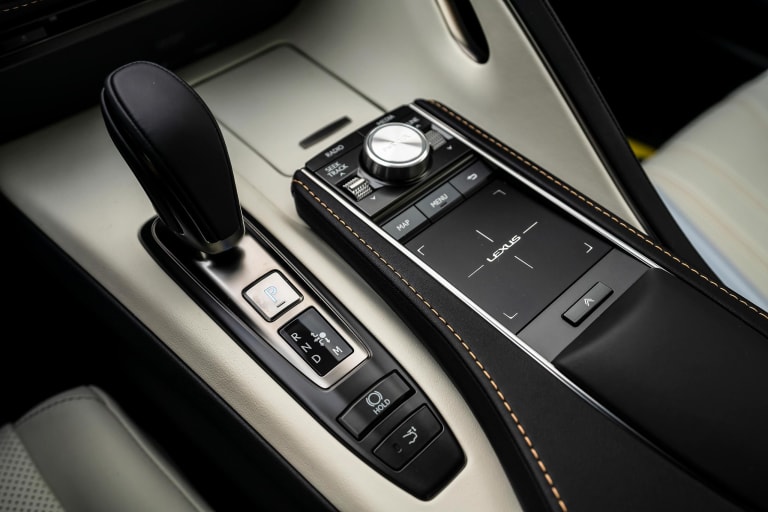 19-03-27-gallery-lexus-lc-inspiration-canada-23.jpg