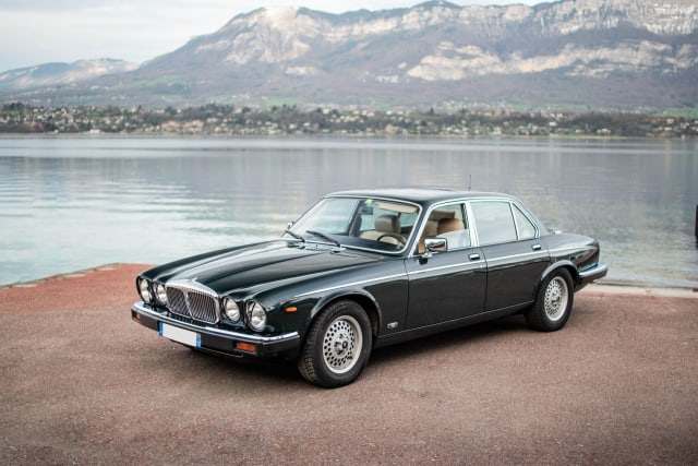 Photo Jaguar Daimler Double Six 1986