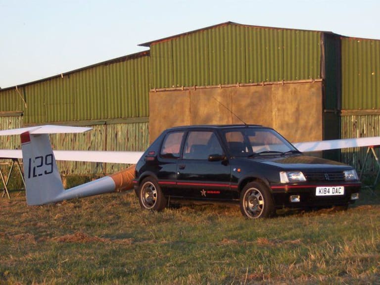 Peugeot 205 GTI 1FM: un sacré numéro british