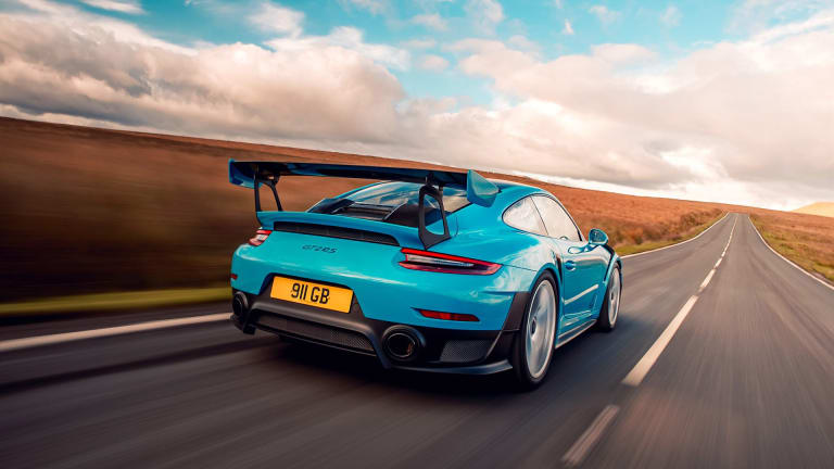 2018-Porsche-911-GT2-RS-015-1080.jpg