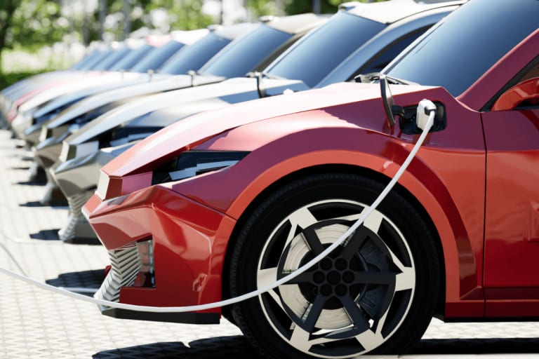 L'Europe renonce au tout-électrique en 2035, et ça pourrait pénaliser ceux qui ont le plus investi