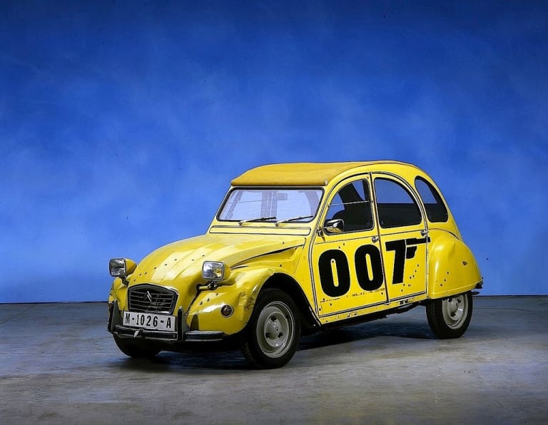 Citroën 2CV 007 : "Rien que pour vos yeux"