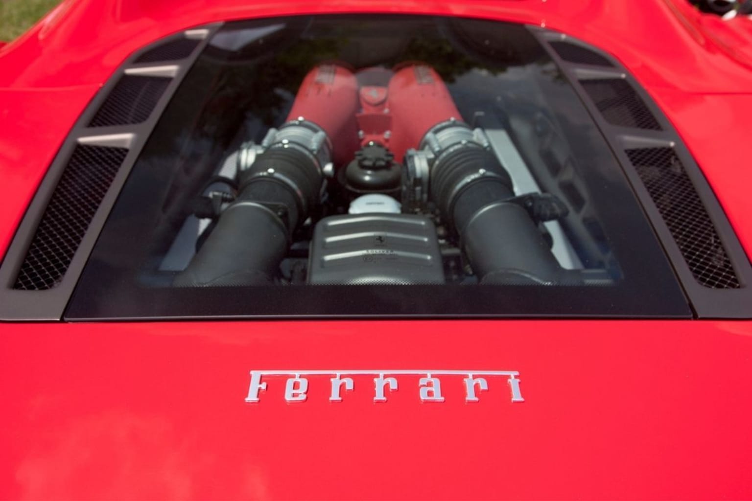 Sa Ferrari volée, il piège les voleurs en désactivant tout à distance
