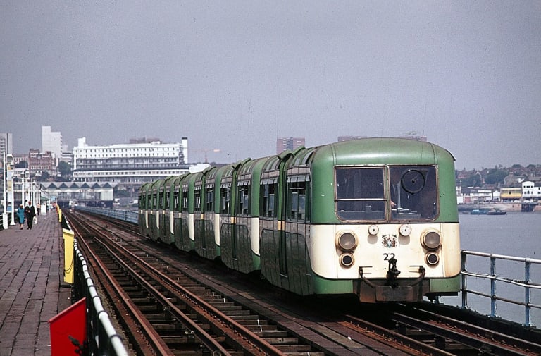 Southend Railway : les trains électriques d'AC Cars