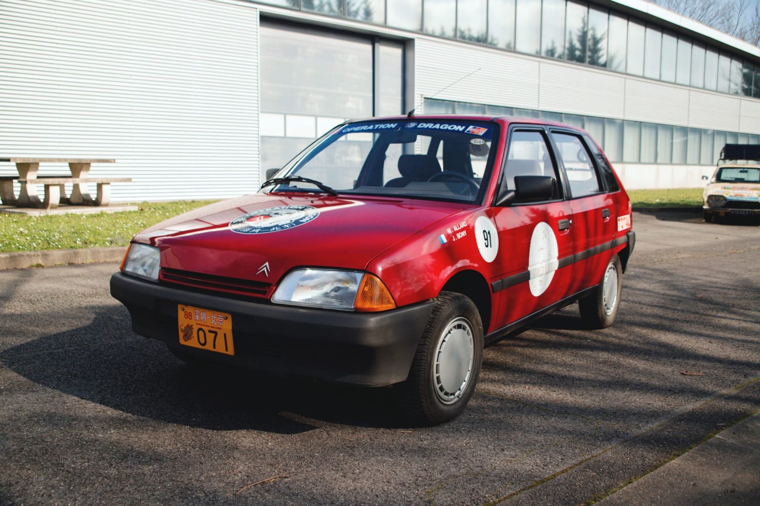 Opération Dragon : la Citroën AX à la conquête de la Chine !