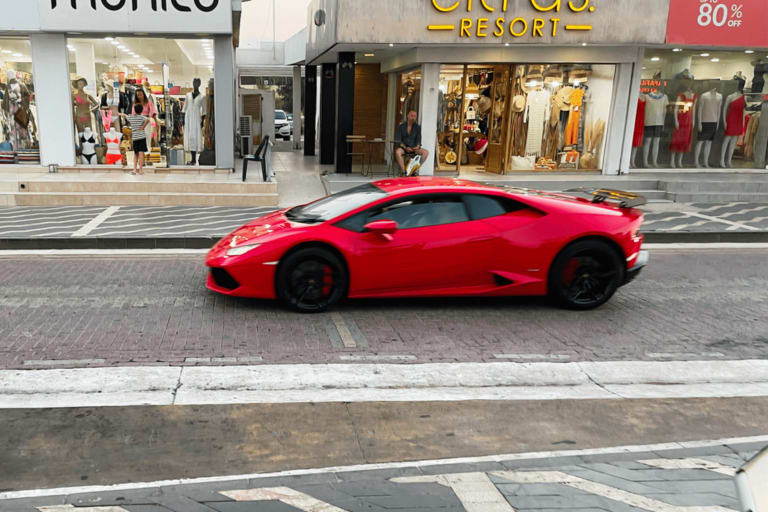 Il récupère sa Lamborghini laissée à l’abandon et découvre une addition à six chiffres