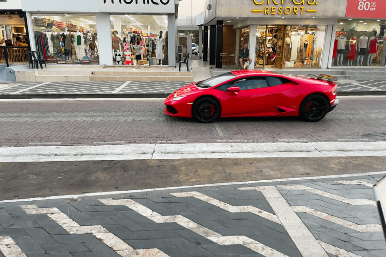Il loue une Huracan pour 100 euros, elle finit sur un plateau de dépanneuse