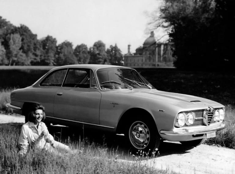 Alfa-Romeo-2600-Sprint-06.jpeg
