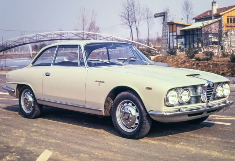 Alfa Romeo 2600 Sprint : le dernier 6 en ligne Alfa