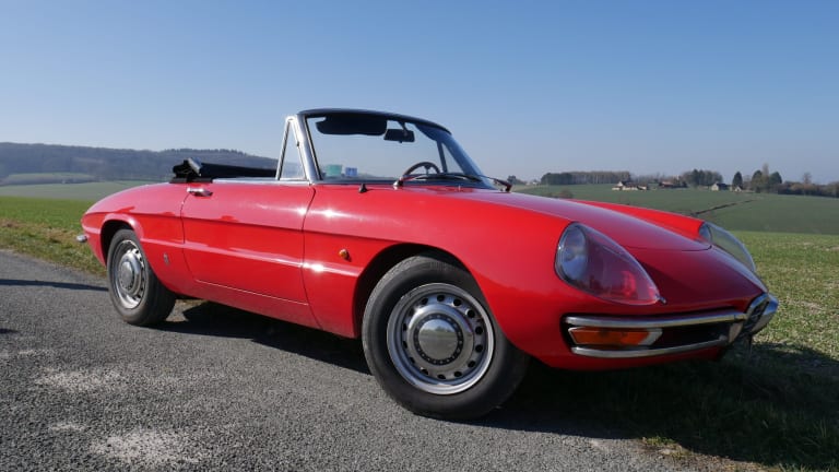 Vidéo Alfa Romeo Spider Veloce 1750 : l’italienne iconique des sixties