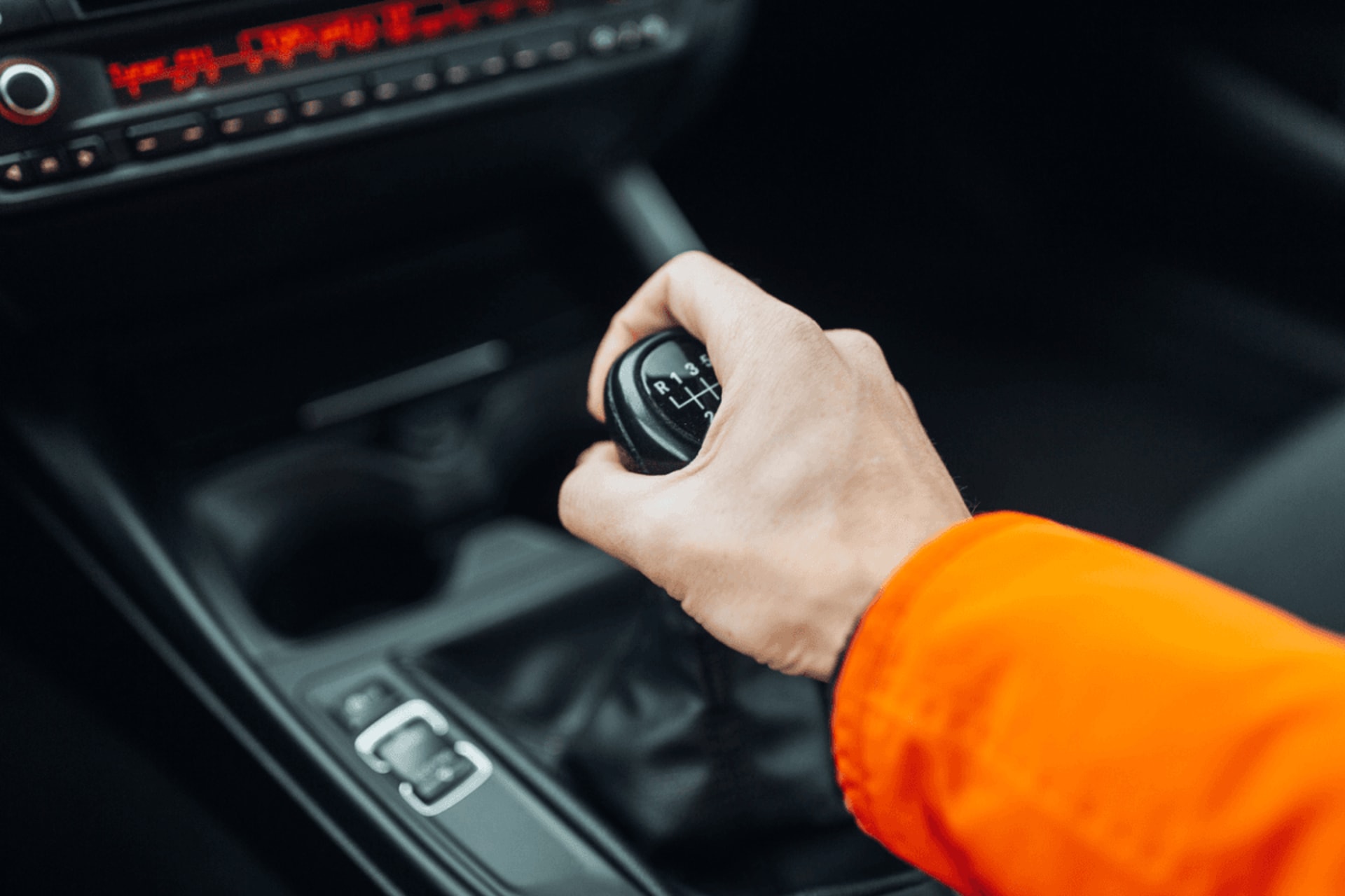 Alors que Ferrari relance la boîte manuelle, Lamborghini dit non sans hésiter