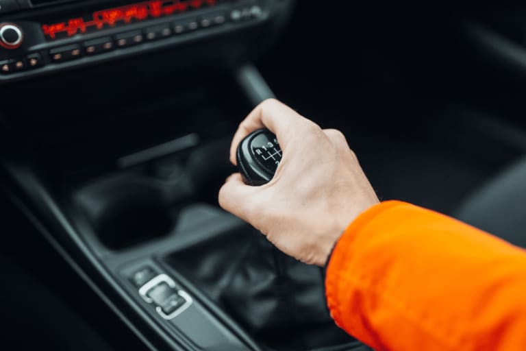 Alors que Ferrari relance la boîte manuelle, Lamborghini dit non sans hésiter