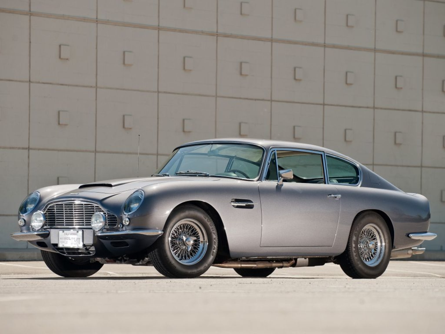 Aston Martin DB6 : en attendant la DBS
