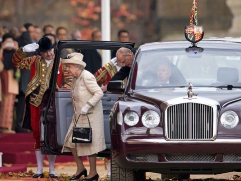 Bentley State Limousine : le royal destrier de la Reine Elizabeth II