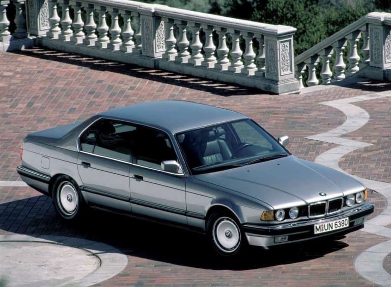 BMW-750iL_1987_1.jpg