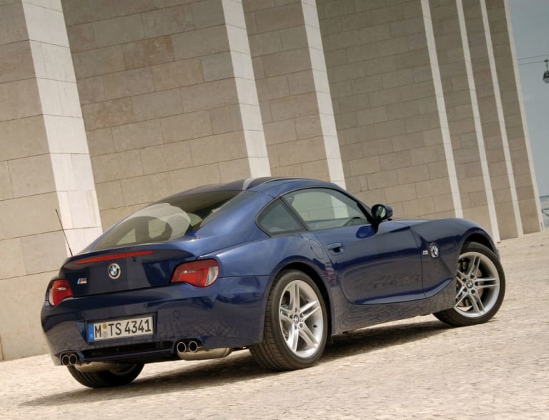 Voiture BMW Z4 M coupé vue de derrière