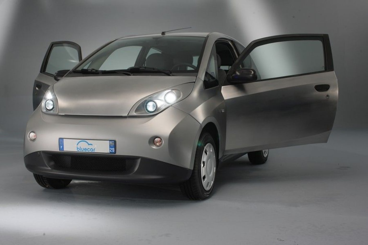 Bolloré Bluecar : le Tesla "à la française" ?