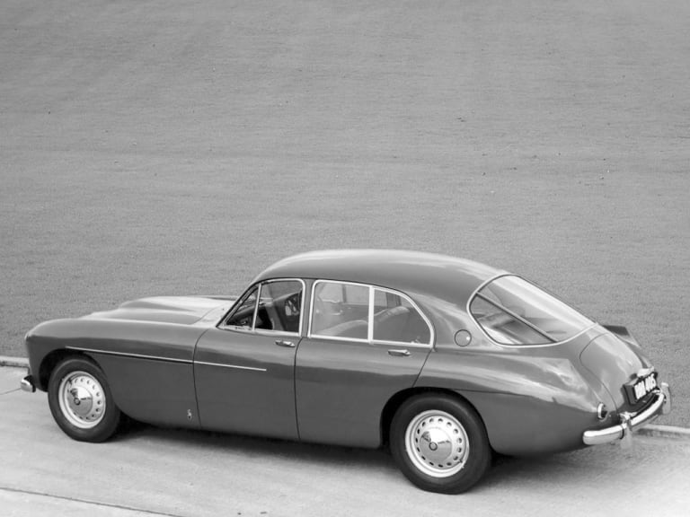 Bristol 405 Saloon: cyclope à 4 portes