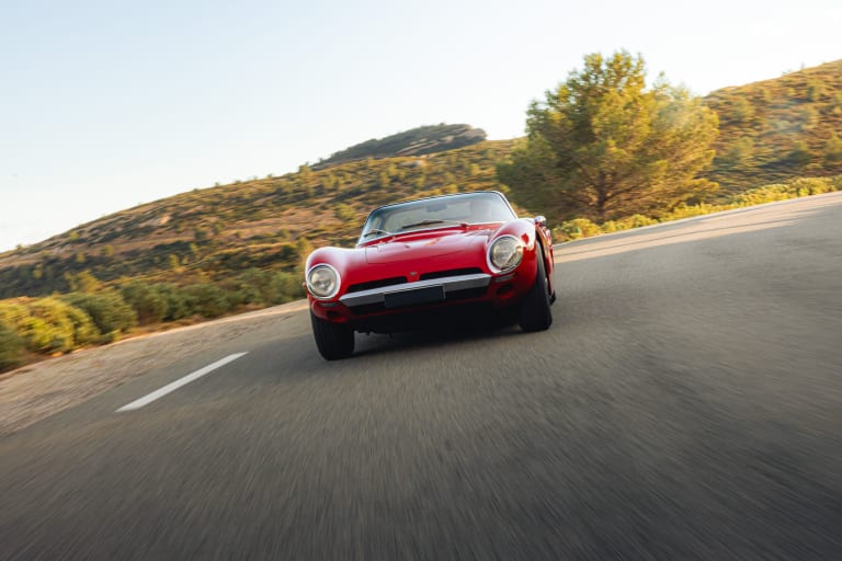 Importer une voiture de collection en France : TVA, douanes et démarches 2026