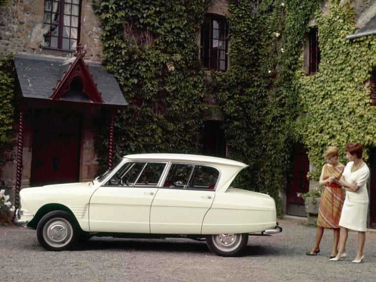 Citroën Ami 6 : la pièce manquante entre 2CV et DS !