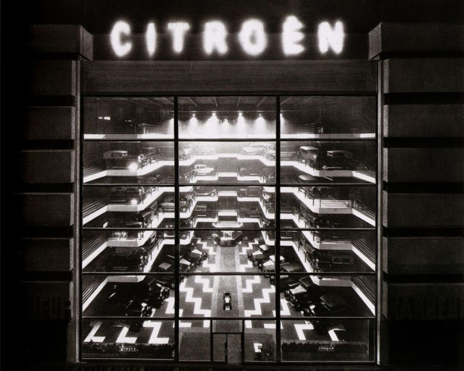 Garage Marbeuf : cathédrale à la gloire de Citroën !
